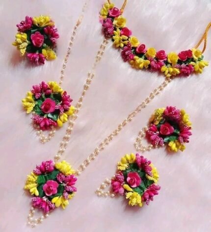 ১ সেট ফুলের গহনা   গায়ে হলুদ, মেহেদি ও ফটোশুটের জন্য হাতে তৈরি রঙিন ফুলের হার, দুল ও টিকলিসহ সম্পূর্ণ সাজ | MNK SHOP
